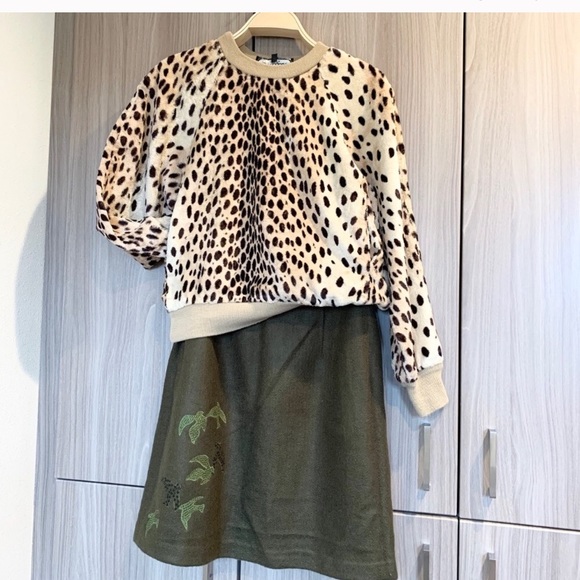 Lester Hayatt Tops - Beautiful & Super Soft Plush Animal Print Top